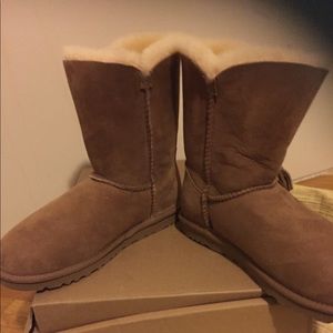 UGG BOOTS